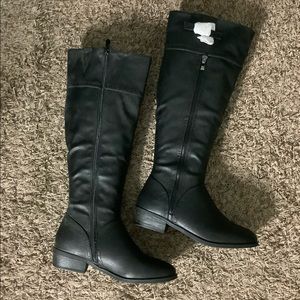 Black knee-high Boots
